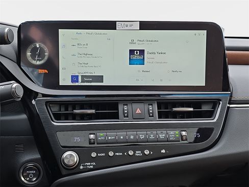 New 2025 Lexus ES 300h w/ Luxury Package image 20