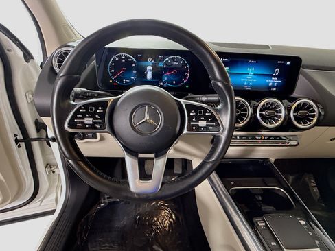 Used 2022 Mercedes-Benz GLA 250 4MATIC w/ Premium Package Lite image 13