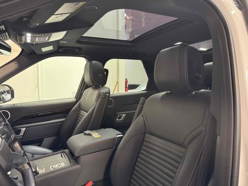 Used 2021 Land Rover Discovery S R-Dynamic image 32