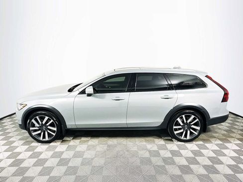 Used 2025 Volvo V90 B6 Cross Country Ultra w/ Climate Package image 4