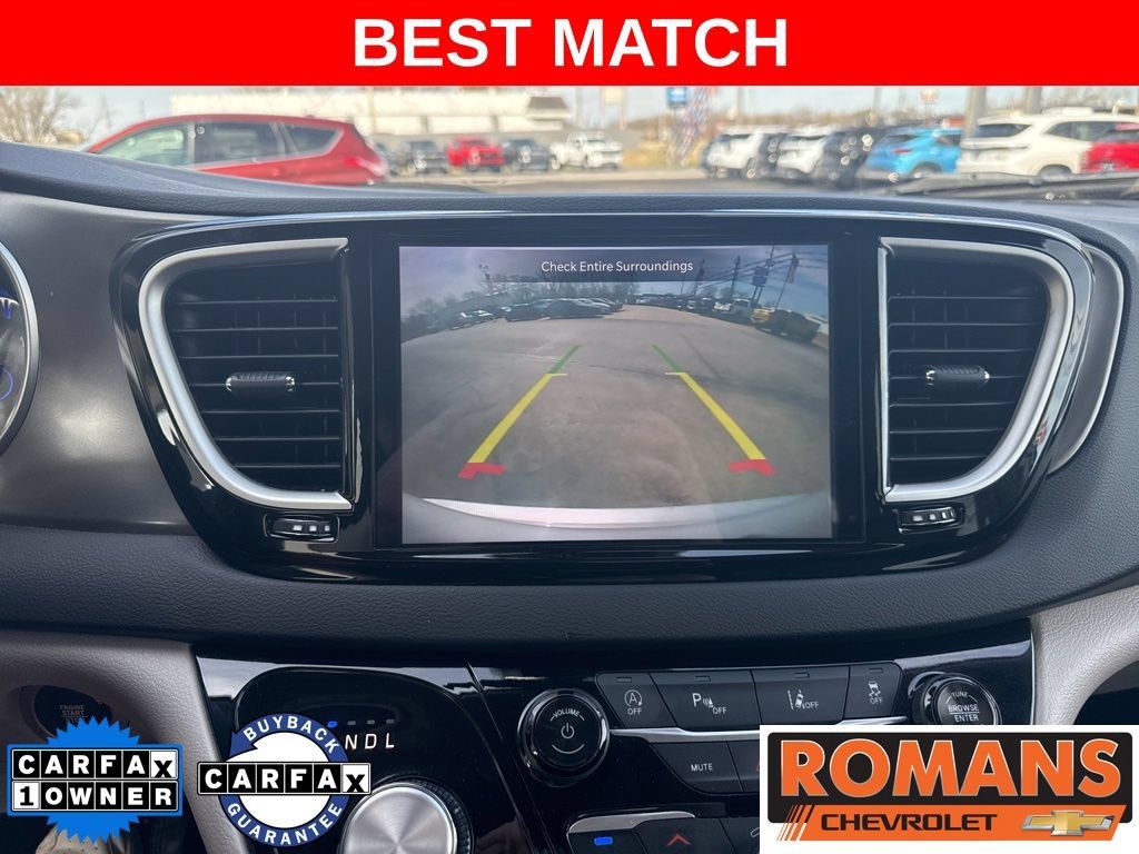 Used 2024 Chrysler Pacifica Touring-L FWD image 17