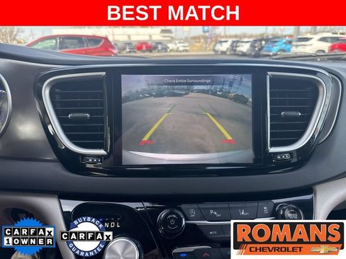 Used 2024 Chrysler Pacifica Touring-L FWD image 17