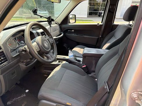 Used 2011 Jeep Liberty Sport RWD image 15