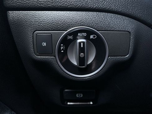 Used 2018 Mercedes-Benz CLA 250 4MATIC image 16