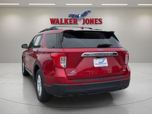 Used 2020 Ford Explorer XLT w/ Comfort Package image 2