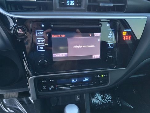 Used 2019 Toyota Corolla LE FWD image 35