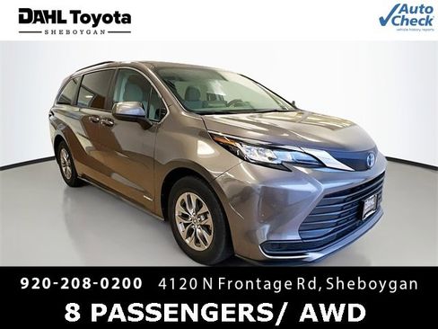 Used 2021 Toyota Sienna LE image 1