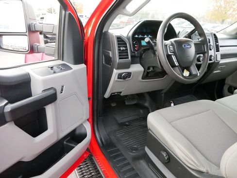 Used 2019 Ford F250 XL w/ Power Equipment Group image 9