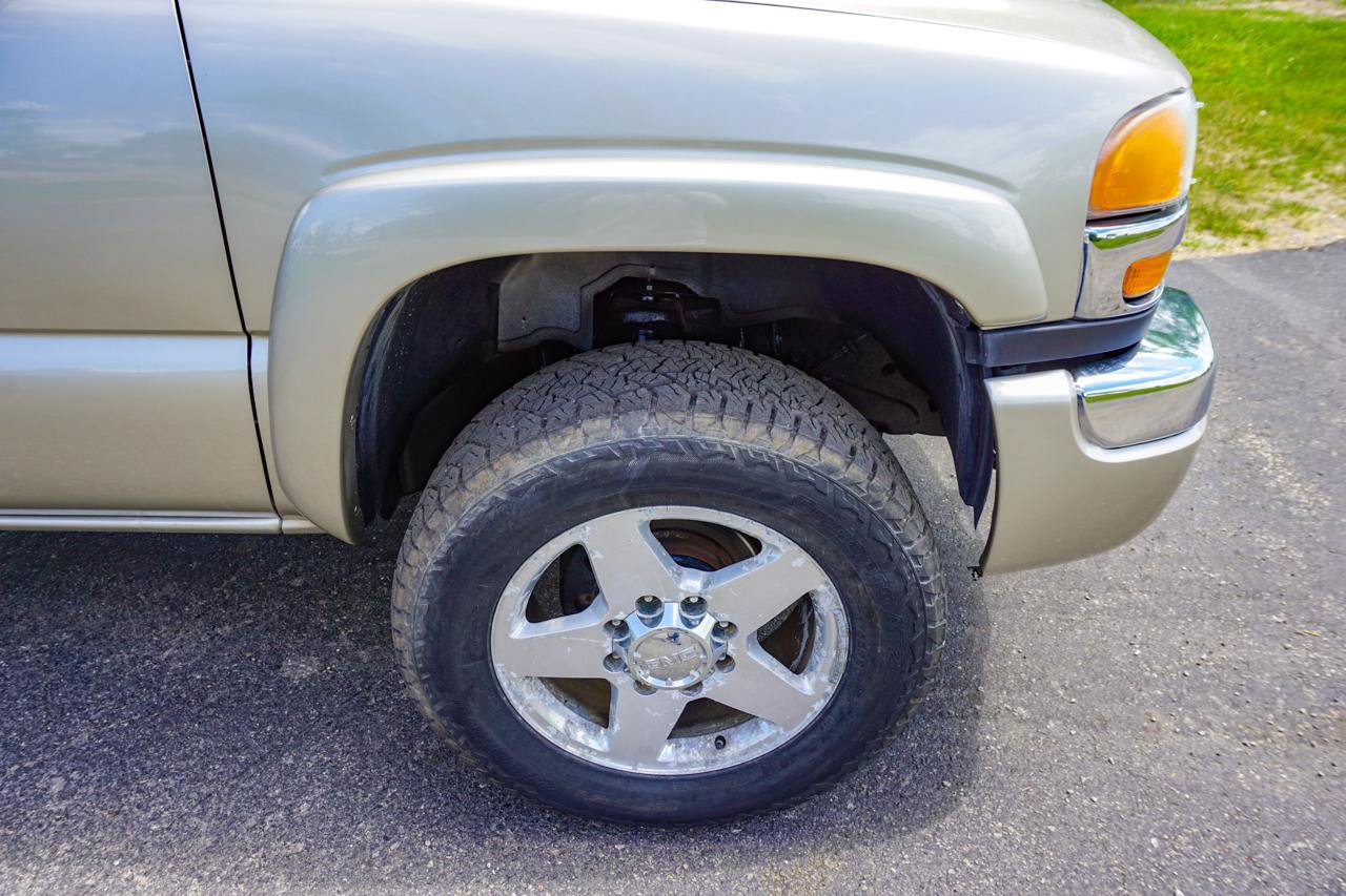 Used 2005 GMC Sierra 2500 SLT w/ Heavy-Duty Power Package AWD/4WD image 37