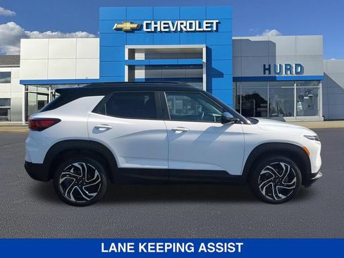 Used 2024 Chevrolet TrailBlazer RS w/ Convenience Package AWD/4WD image 3
