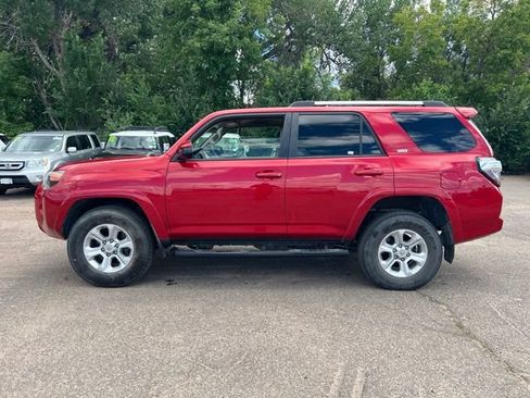 Used 2019 Toyota 4Runner SR5 AWD/4WD image 2