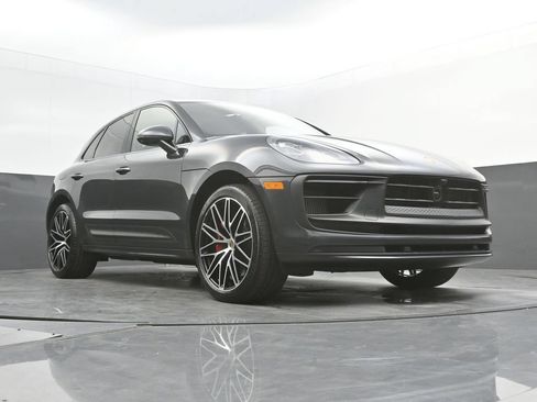 Certified 2024 Porsche Macan GTS AWD/4WD image 35
