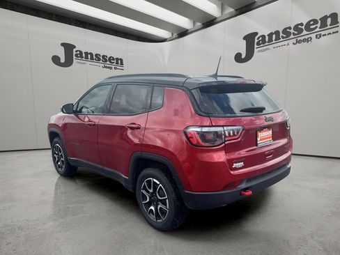 Used 2025 Jeep Compass Trailhawk AWD/4WD image 2