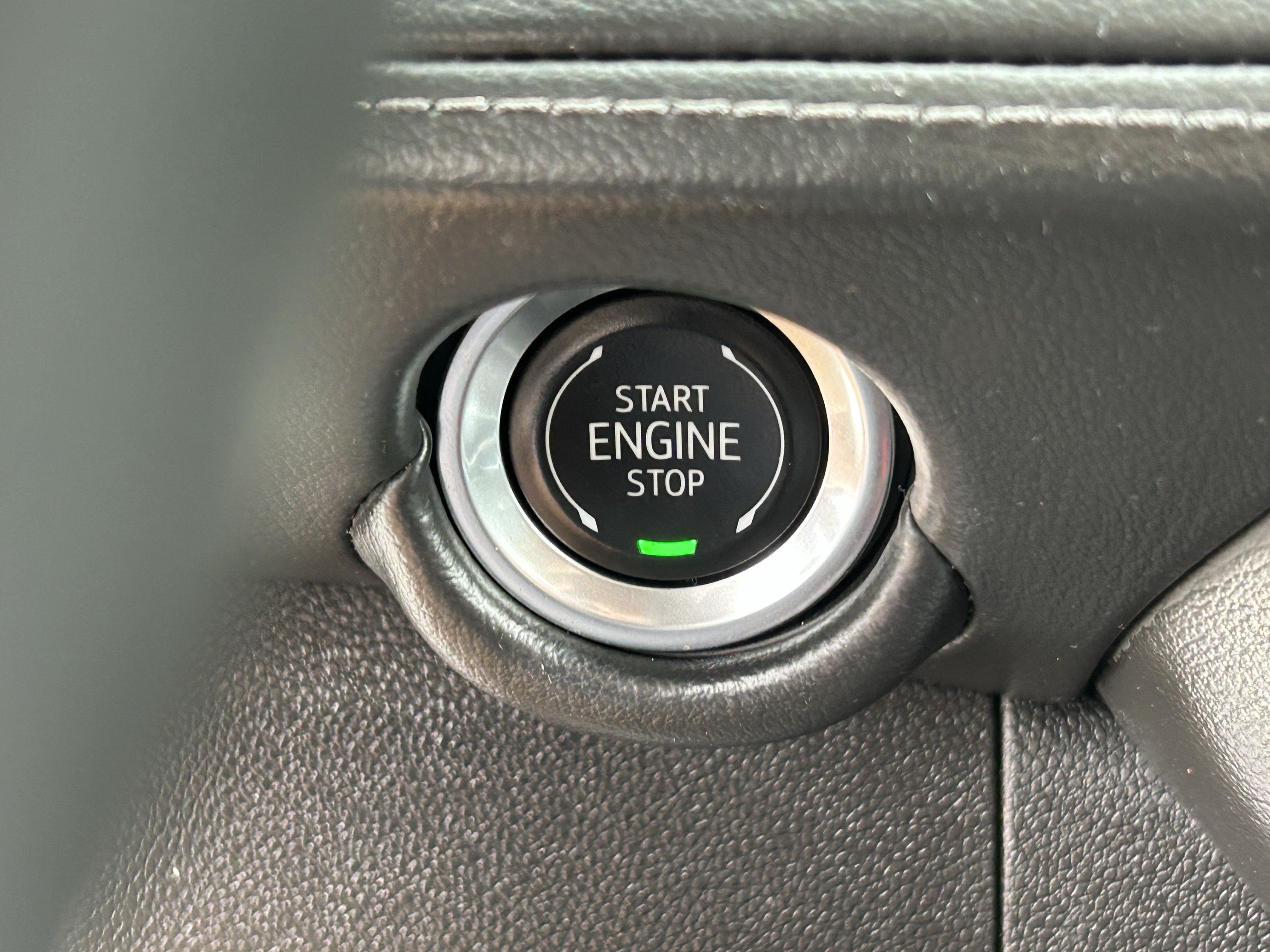 Used 2025 Chevrolet Suburban Z71 AWD/4WD image 25