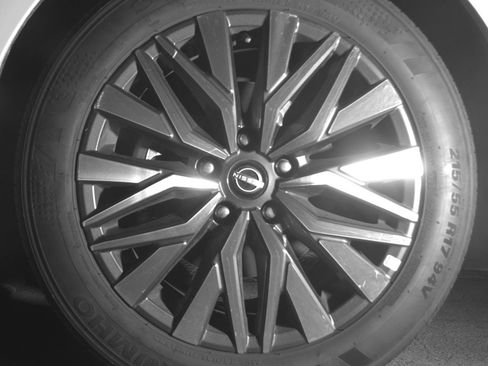 Used 2025 Nissan Altima 2.5 SV FWD image 12