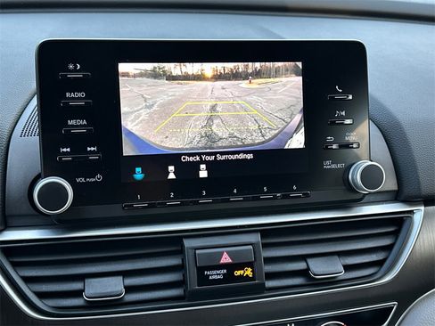 Used 2019 Honda Accord LX image 24