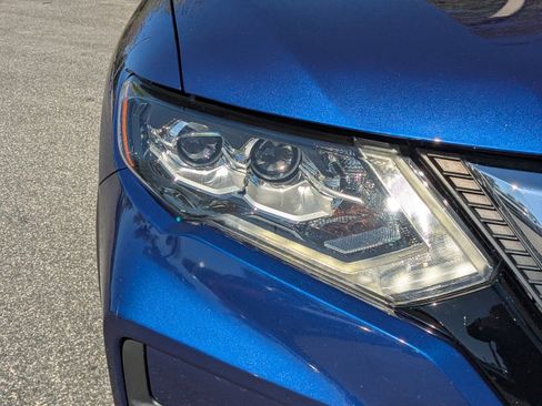 Used 2019 Nissan Rogue SL w/ Premium Package image 9