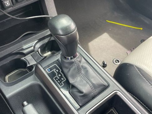 Used 2022 Toyota Tacoma TRD Off-Road image 8