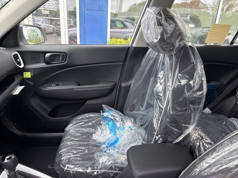 Certified 2025 Hyundai Venue Limited image 19