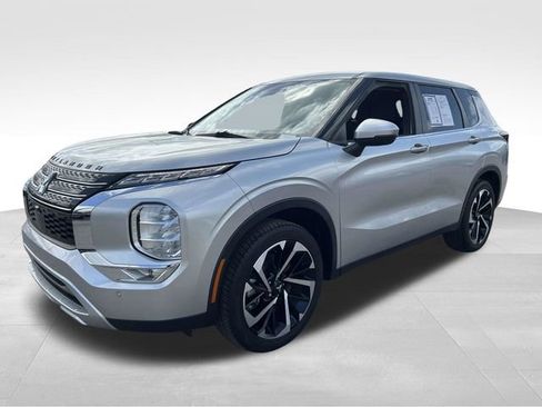 Used 2022 Mitsubishi Outlander SE image 6