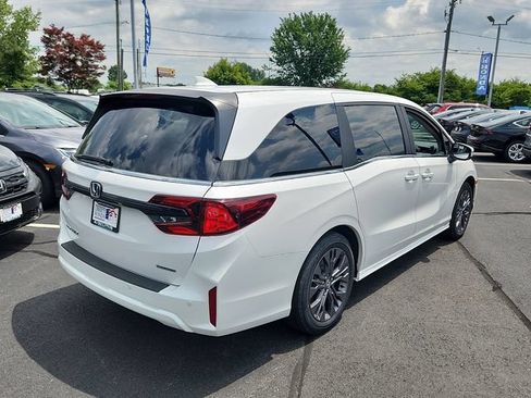 New 2026 Honda Odyssey Touring image 6