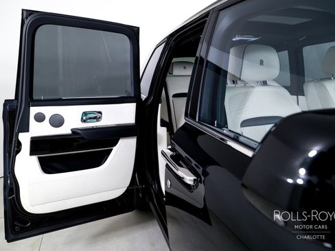 Used 2022 Rolls-Royce Cullinan image 27