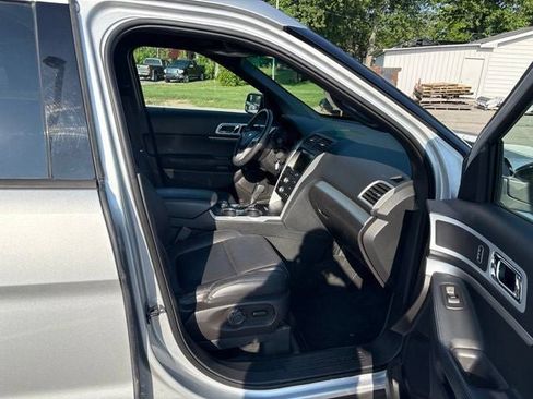 Used 2014 Ford Explorer XLT w/ Equipment Group 202A AWD/4WD image 4