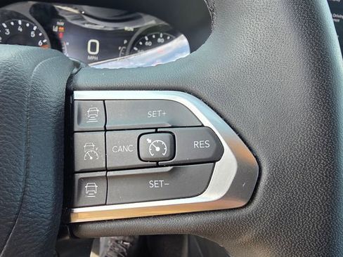 Used 2025 Jeep Compass Limited image 14