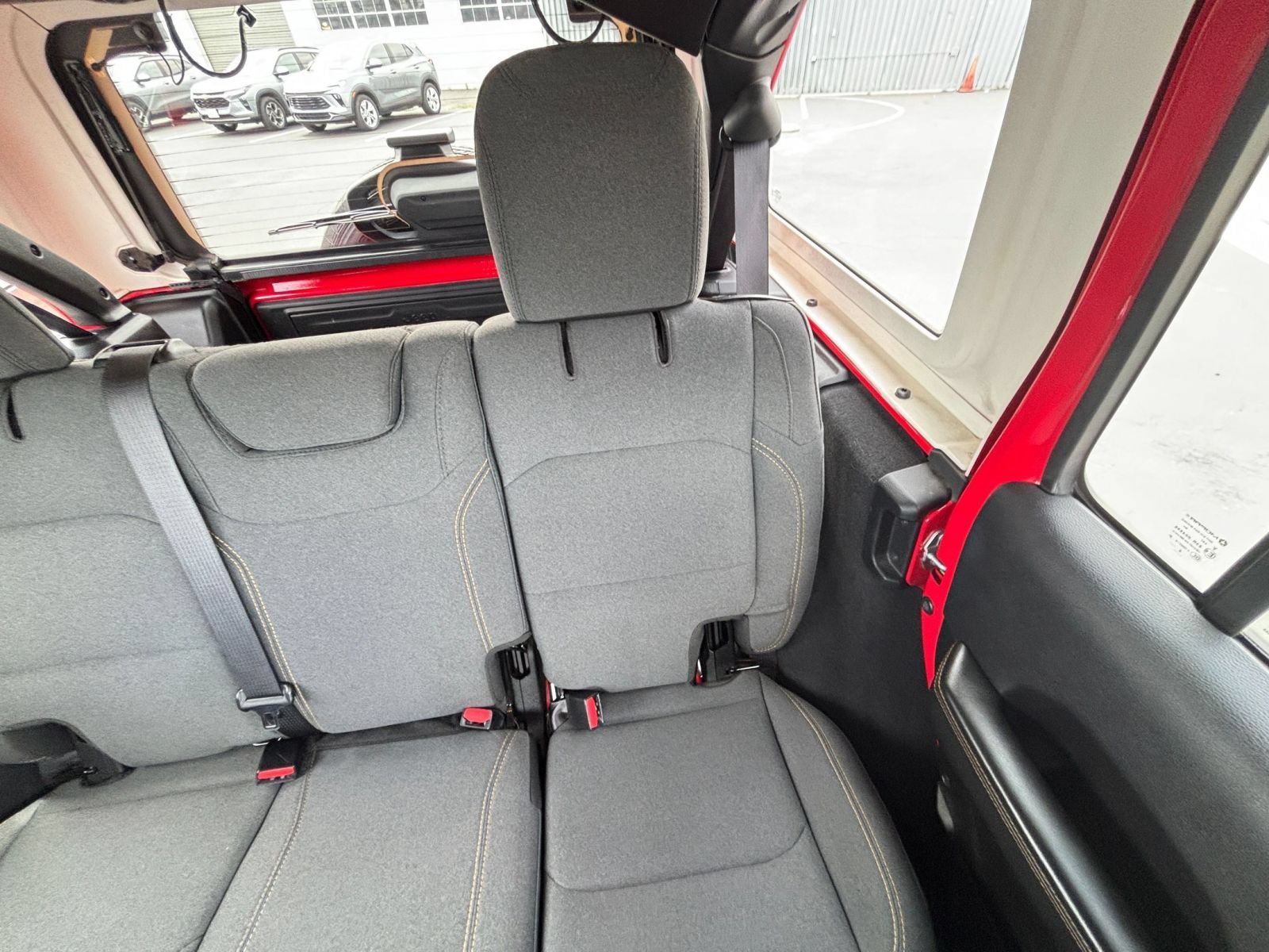Used 2025 Jeep Wrangler Unlimited Sahara AWD/4WD image 37