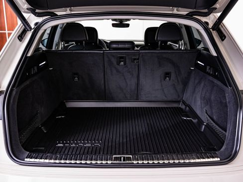 Used 2021 Audi e-tron Prestige w/ Prestige Package image 22