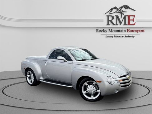 Used 2004 Chevrolet SSR w/ Preferred Equipment Group image 1