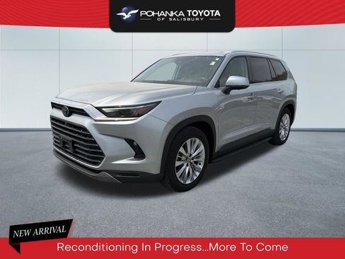 Used 2024 Toyota Grand Highlander Platinum image 1