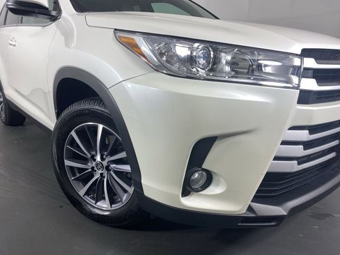Used 2019 Toyota Highlander XLE image 3