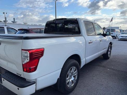 Used 2019 Nissan Titan SV w/ SV Convenience Package image 5