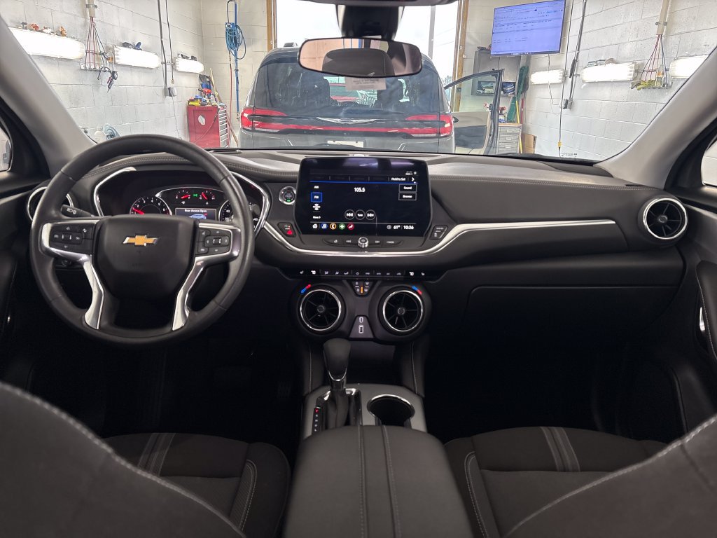 Used 2025 Chevrolet Blazer LT FWD image 17