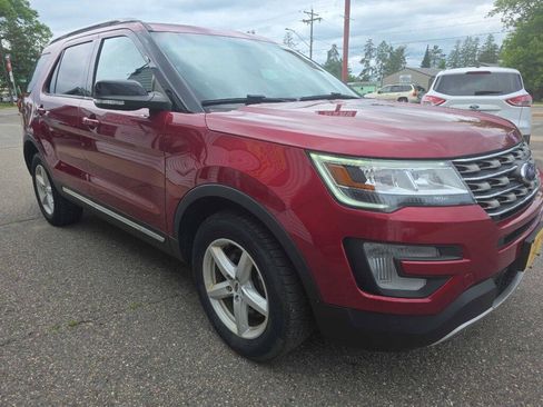 Used 2016 Ford Explorer XLT w/ Equipment Group 202A AWD/4WD image 7