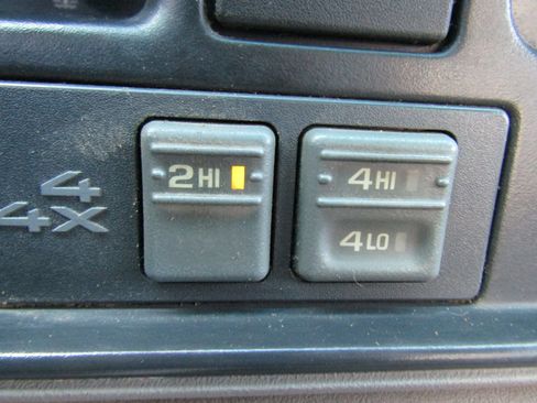 Used 2000 Chevrolet Silverado 2500 4x4 Regular Cab w/ Comfort & Convenience Pkg image 20