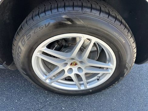 Used 2018 Porsche Macan Base image 27