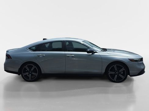 Used 2025 Honda Accord Sport image 3