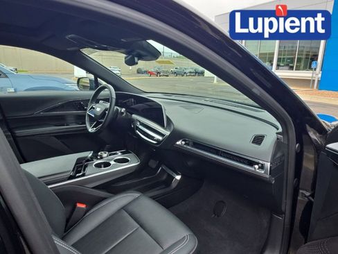 Used 2024 Cadillac Lyriq Sport AWD/4WD image 16