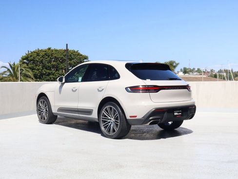 Used 2023 Porsche Macan AWD/4WD image 3