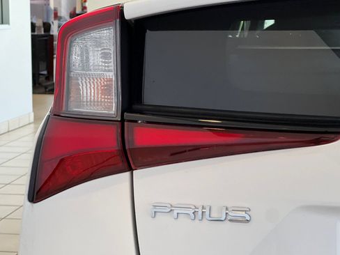 Certified 2022 Toyota Prius LE FWD image 27