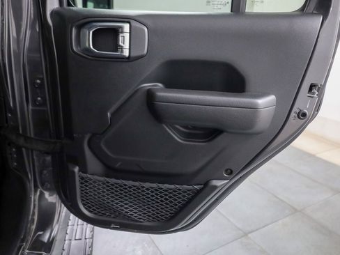 Used 2023 Jeep Wrangler Unlimited Rubicon AWD/4WD image 16