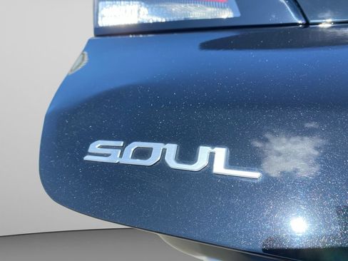 Certified 2023 Kia Soul LX FWD image 17