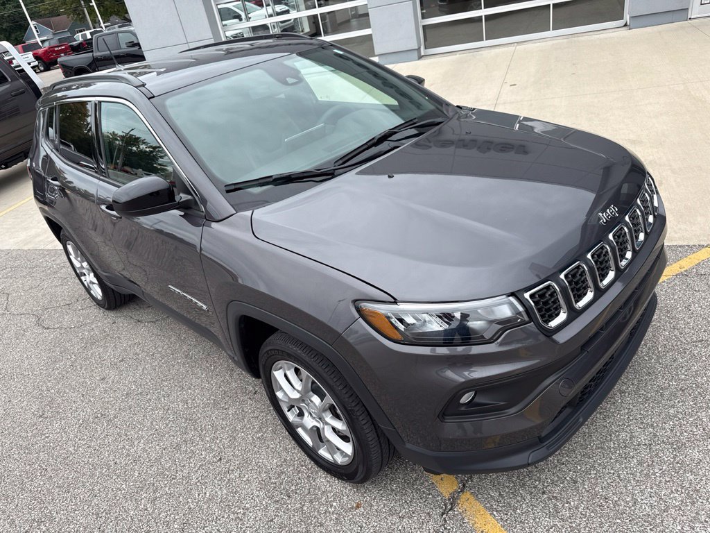 Used 2024 Jeep Compass Latitude AWD/4WD image 6