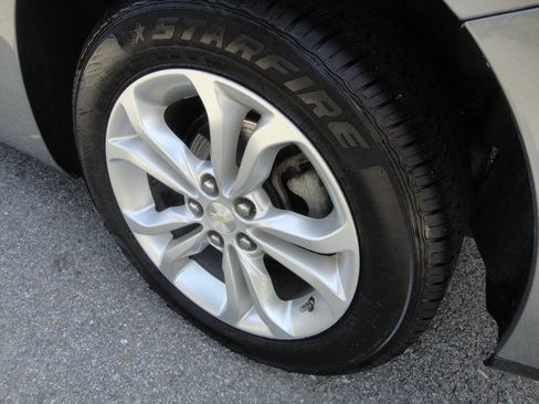Used 2019 Chevrolet Cruze LT FWD image 17