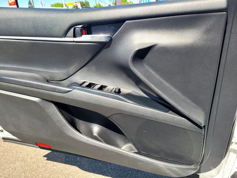 Used 2020 Toyota Camry SE FWD image 12