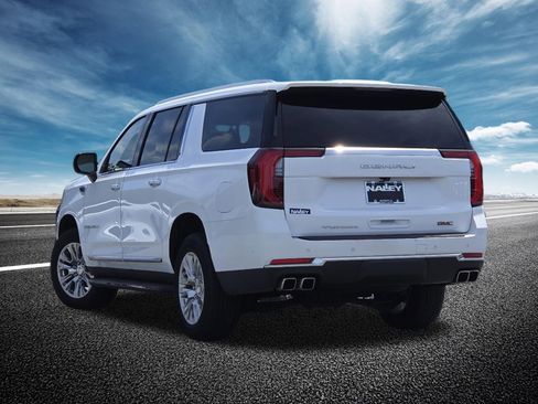 Used 2025 GMC Yukon XL Denali AWD/4WD image 19
