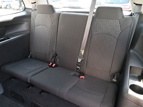 Used 2016 GMC Acadia SLE image 16