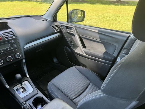 Used 2015 Subaru Forester 2.5i w/ Alloy Wheel Package image 14